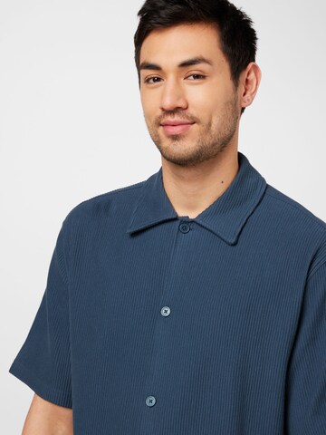 WEEKDAY Comfort fit Button Up Shirt in Blue