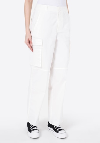 Colin's Regular Cargo Pants in White: front