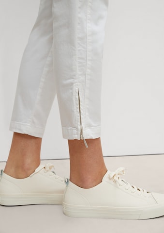 COMMA - Slimfit Pantalón en blanco