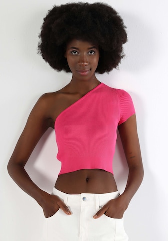 Colin's Shirt in Roze: voorkant
