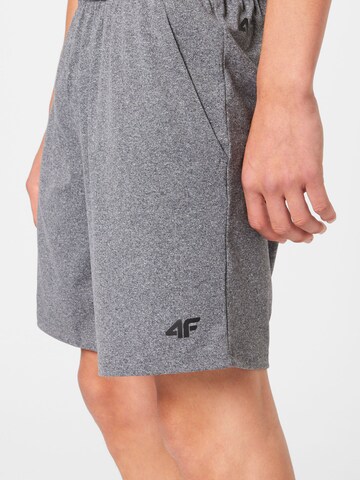 Regular Pantalon de sport 4F en gris