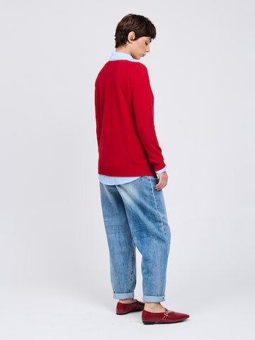 Pullover di Influencer in rosso