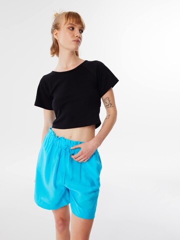 Twist Shirt in Schwarz: Vorderseite