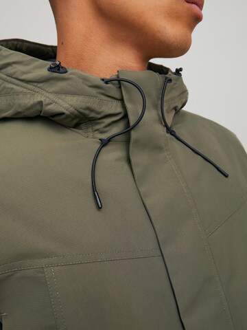 JACK & JONES Parka zimowa 'DAMON' w kolorze zielony