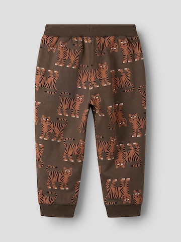 NAME IT Tapered Παντελόνι σε καφέ