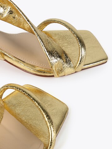Lola Casademunt - Sandalias en oro