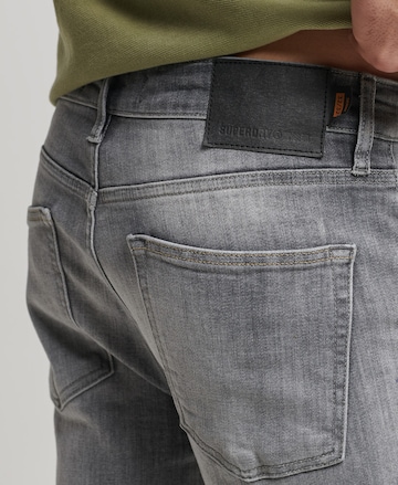 Slimfit Jeans di Superdry in grigio