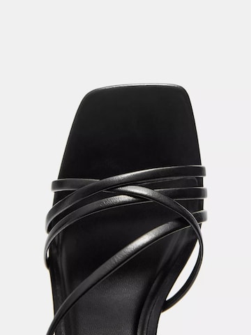 Sandales à lanières Pull&Bear en noir