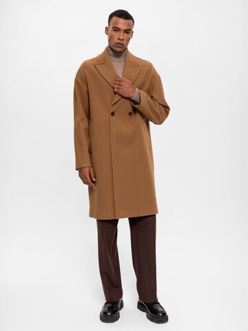 Antioch Between-seasons coat in Beige