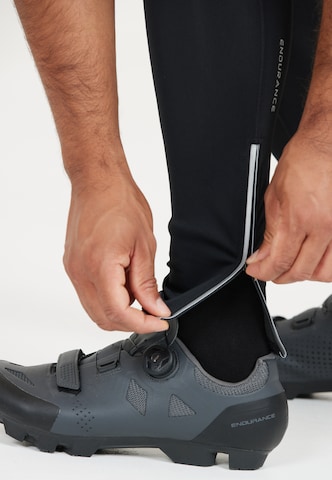 ENDURANCE Leg Warmer 'Pacie' in Black