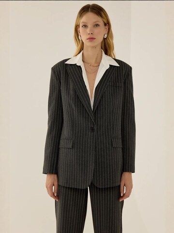 Blazer di Hiccup in grigio: frontale