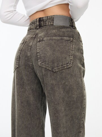 Wide leg Pantaloni di Pull&Bear in grigio