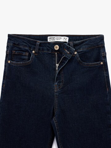 Koton Flared Jeans in Blauw
