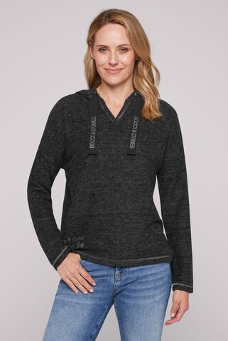 Soccx Kapuzenpullover aus Flauschstrick in Schwarz: Vorderseite