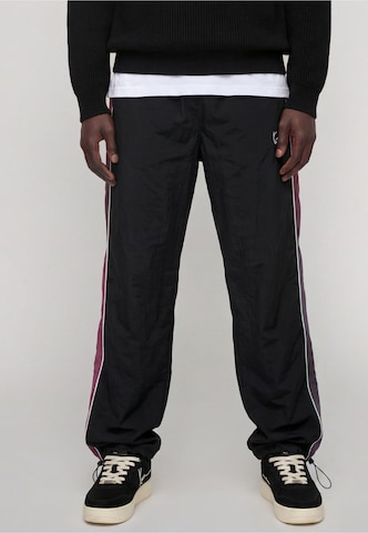 Karl Kani Baggy Trousers in Black: front