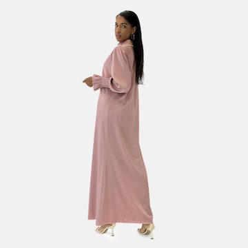 Elara Kjole 'Abaya' i pink