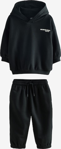 Next Setti värissä musta: etupuoli