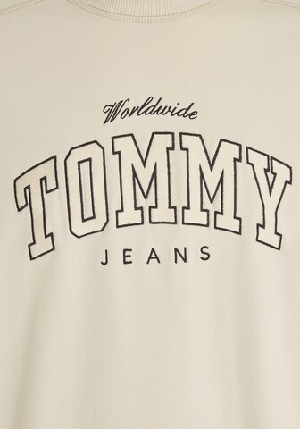 Tommy Jeans Plus Sweatshirt in Beige