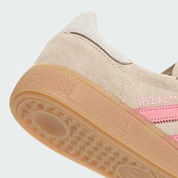Sneaker bassa 'Handball Spezial' di ADIDAS ORIGINALS in beige