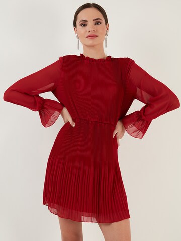 Robe de cocktail LELA en rouge : devant