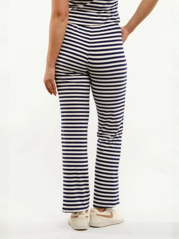 Regular Pantaloni ' ALMA ' de la Liberte Essentiel pe alb