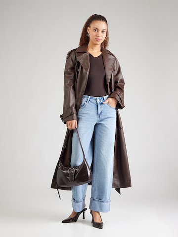 Body a maglietta 'Cindy' di ABOUT YOU in marrone