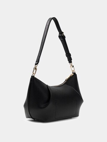 GUESS Schultertasche 'Amorette' in Schwarz