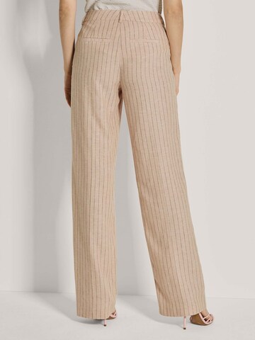 MADELEINE Loose fit Pleat-front trousers in Pink