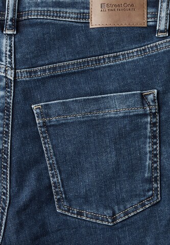 STREET ONE Slimfit Shorts in Blau