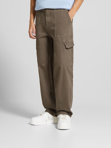 Bershka Loosefit Cargobroek in Bruin: voorkant