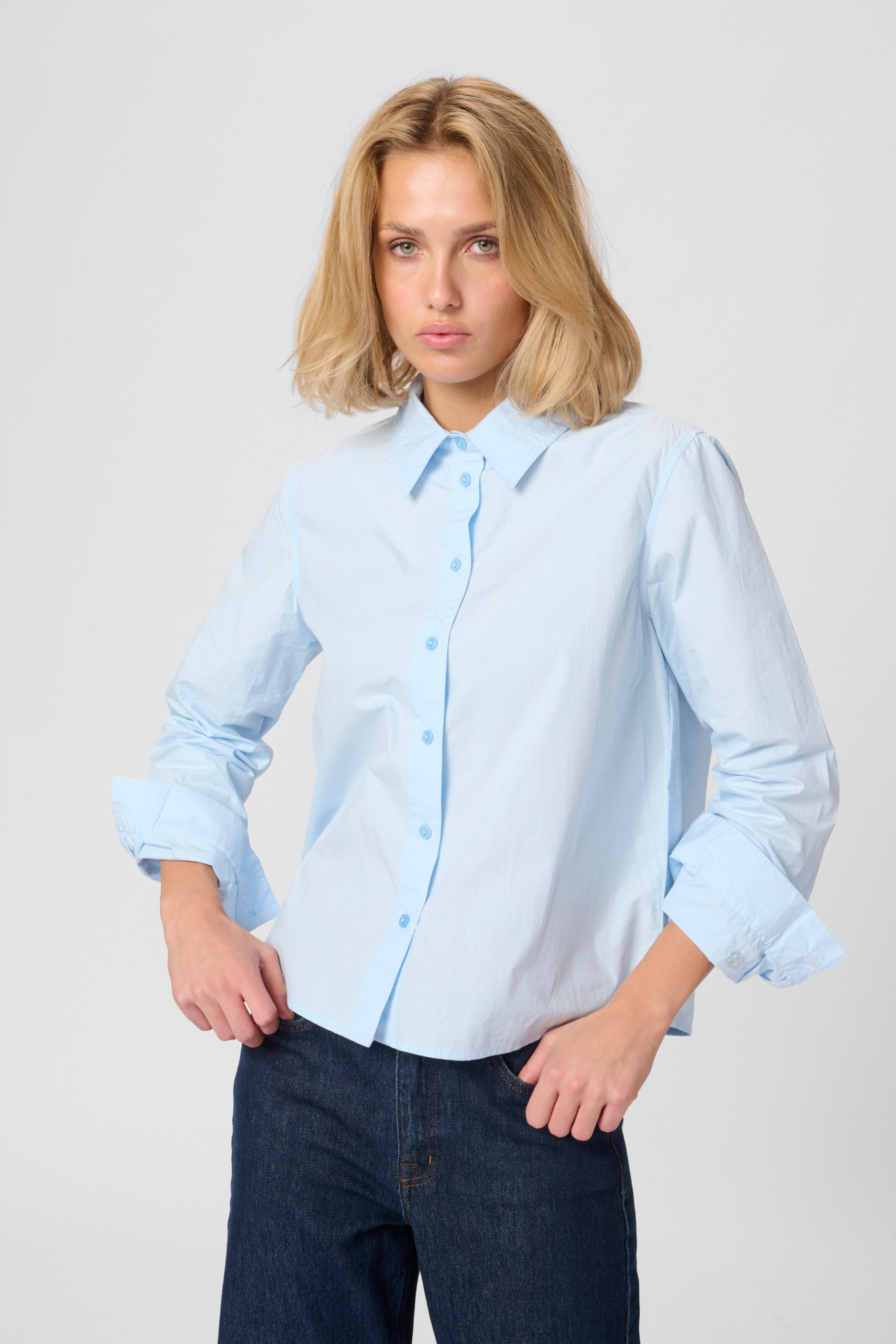 My Essential Wardrobe Blouse in Blue: front