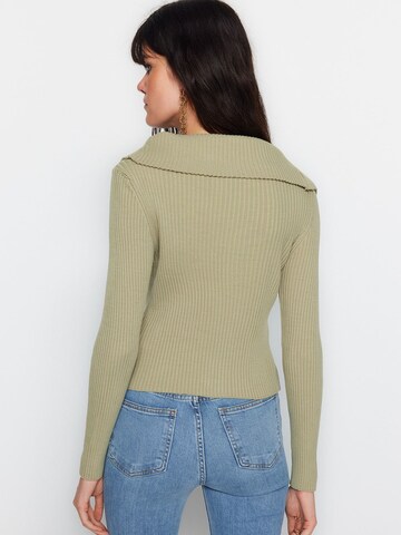 Trendyol Strickjacke in Grün