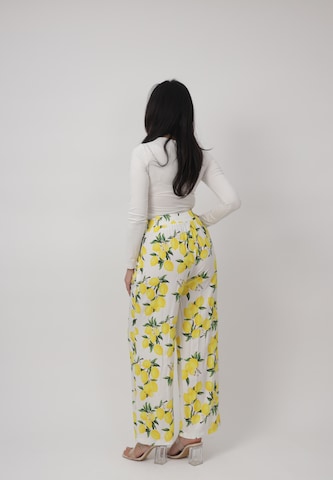 Elara Loose fit Trousers in White