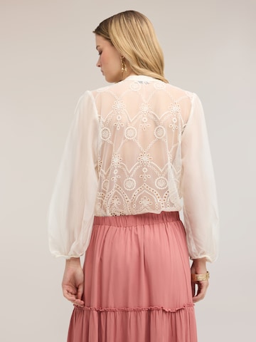 MOTIVI Blouse in White