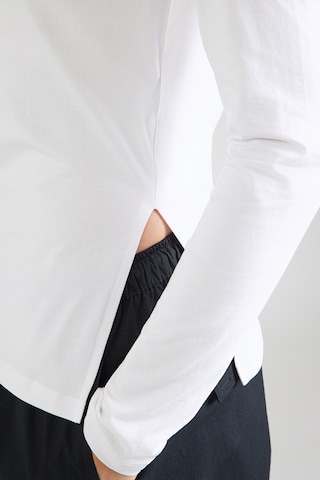 ONLY - Camiseta 'ONLKISS' en blanco