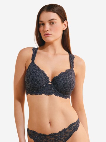 ETAM Bustier N°4 – BH mit leichten, schimmernden Schalen 'Legende' in Blau