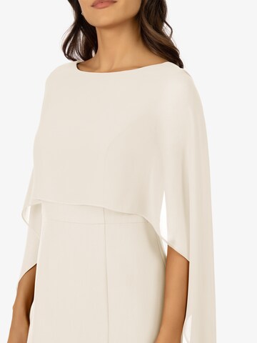 APART Kleid mit angearbeitetem Cape aus Chiffon in Weiß: predná strana