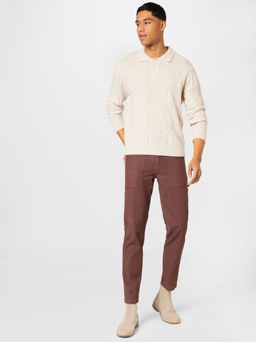 DENHAM Tapered Cargobroek 'CARLTON WORKER' in Rood