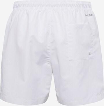Calvin Klein Swimwear Plavecké šortky – bílá