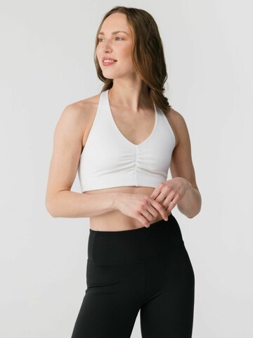 Top ' Stevie ' di Girlfriend Collective in bianco