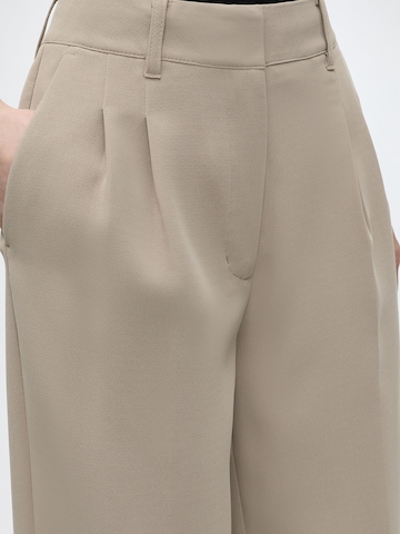 Wide leg Pantaloni cutați 'THEOLINE PERFECT' de la GUESS pe gri