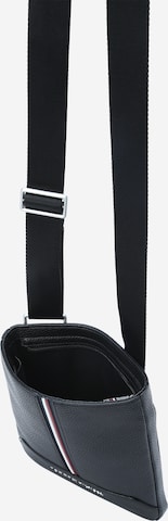 TOMMY HILFIGER Crossbody Bag in Black