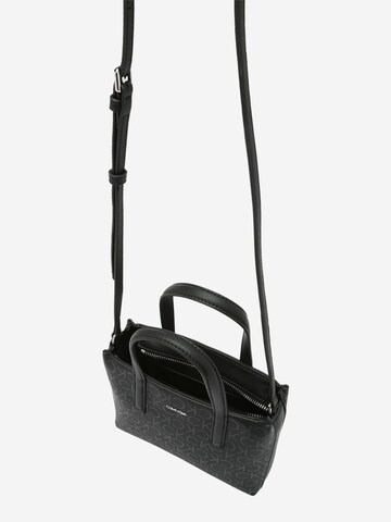 Borsa a mano 'Must' di Calvin Klein in nero