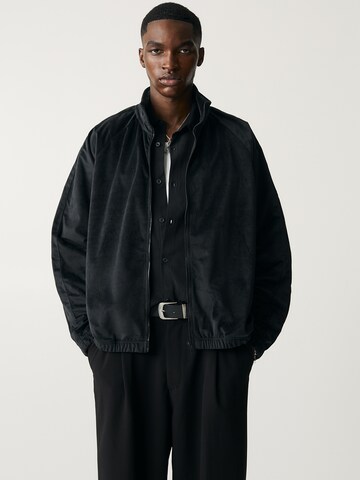 Pull&Bear Tréning dzseki - fekete: elől
