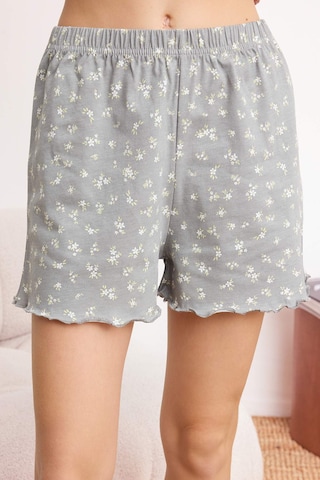 Trendyol - Pijama de pantalón corto en gris