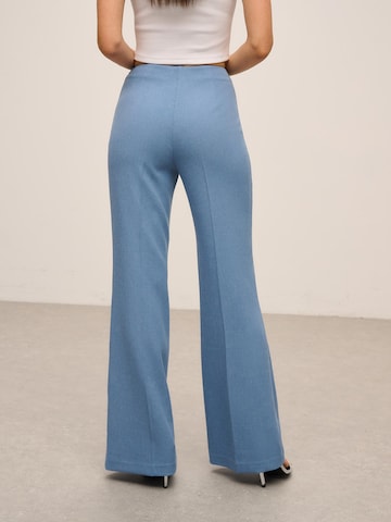 ORIMEI by Victoria Swarovski Flared Παντελόνι με τσάκιση σε μπλε