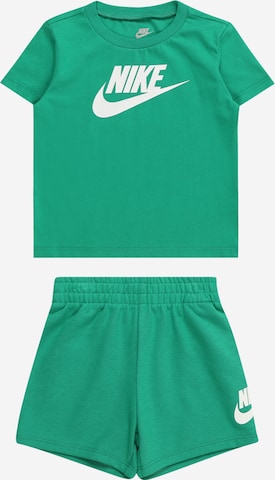 Nike Sportswear Strój do biegania 'CLUB' w kolorze zielony: przód