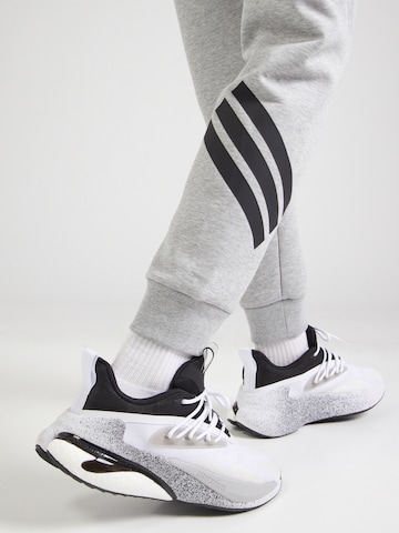 ADIDAS SPORTSWEAR Конический (Tapered) Спортивные штаны 'Future Icons' в Серый