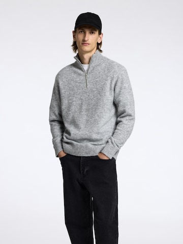 Pull-over SELECTED HOMME en gris : devant