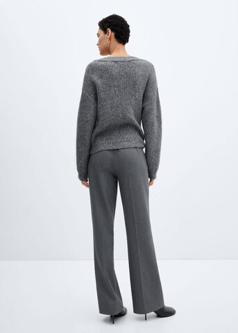 Regular Pantalon à plis 'Cindy' MANGO en gris